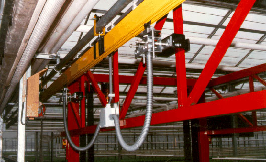 立体停车库利用滑触线实现传输PLC信号传输